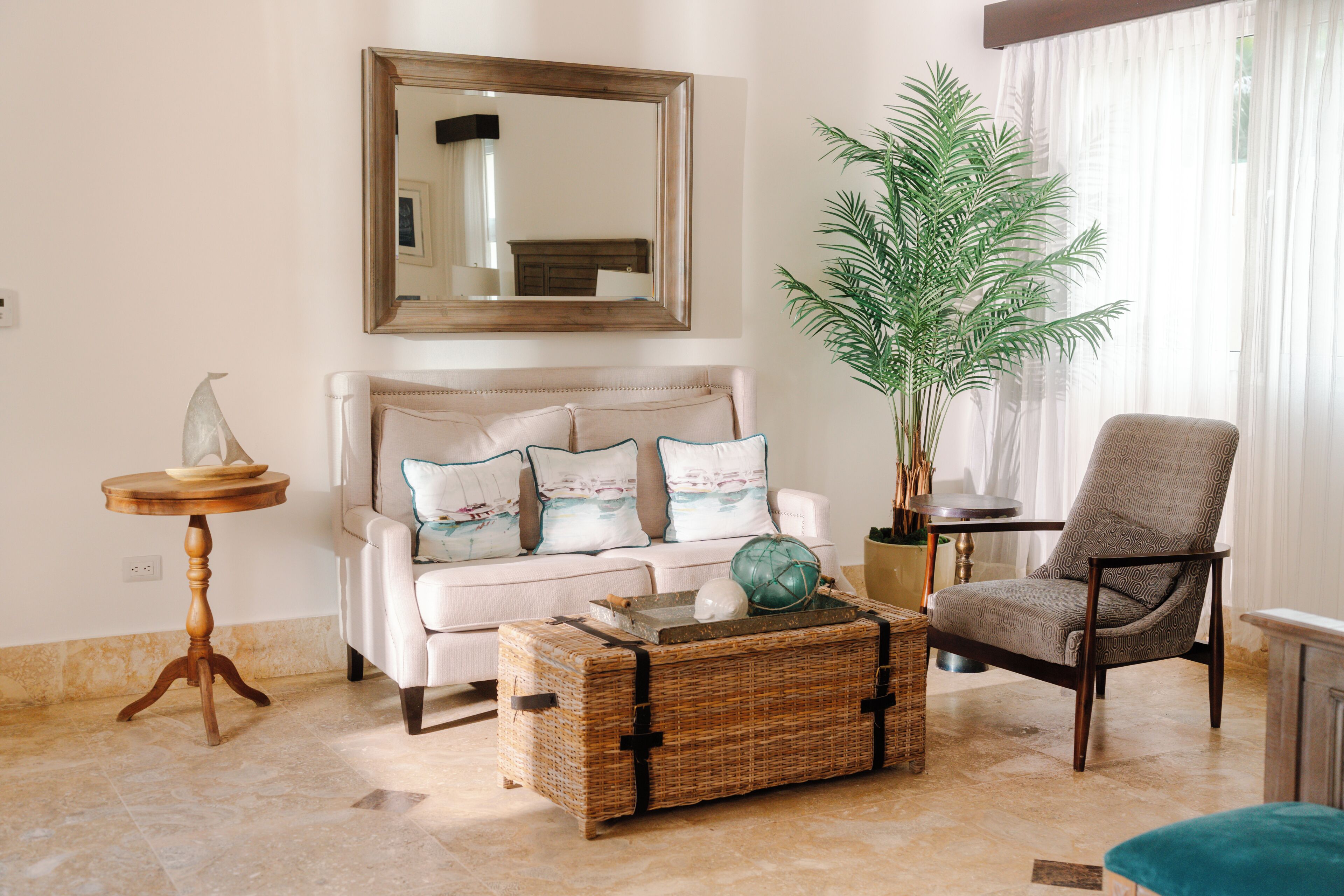 Royal Villa | Living area | Flat-screen TV