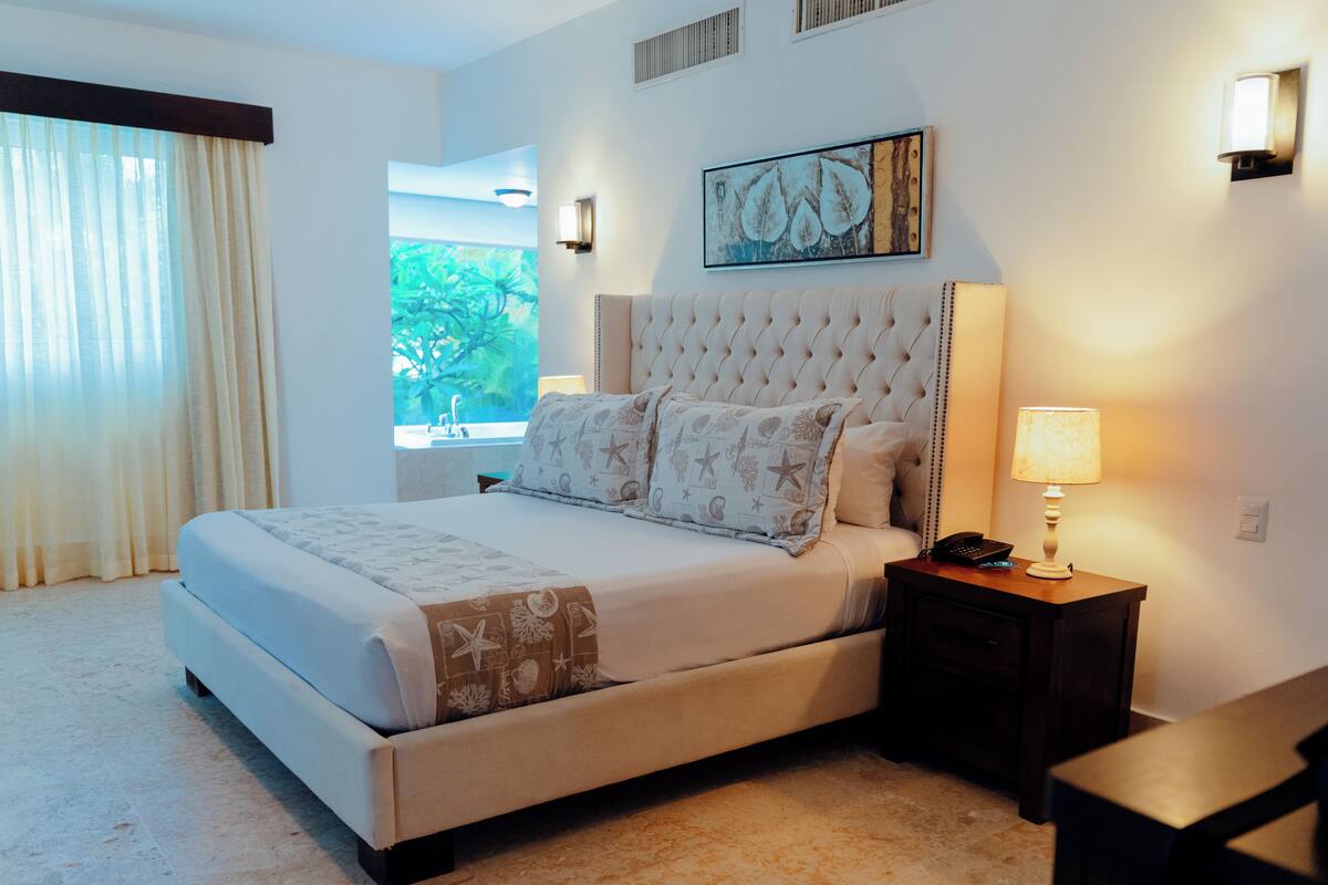 Royal Villa | 6 bedrooms, in-room safe, blackout drapes, iron/ironing board