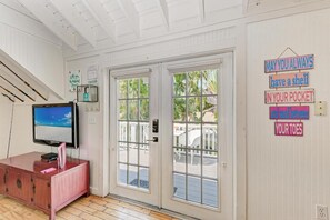 Interior - Crow's Nest Spinnakers Cottages: 250 Steps to Beach! Pool! (Holmes Beach)