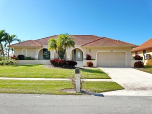 Exterior - Beautiful Water Views, 7-min Walk to Tigertail Beach entrance, 5 bikes, Hot Tub (Marco Island)