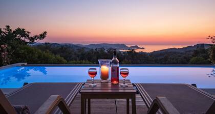 Sunset House: Near beaches, stunning views, sunsets