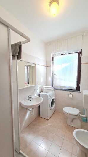 Douche, serviettes fournies