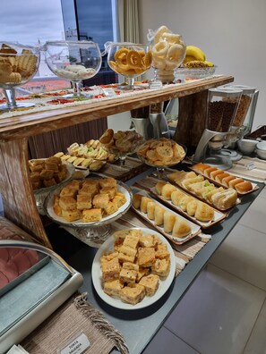 含每日吃到飽早餐