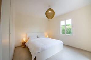 4 bedrooms, in-room safe, iron/ironing board, WiFi