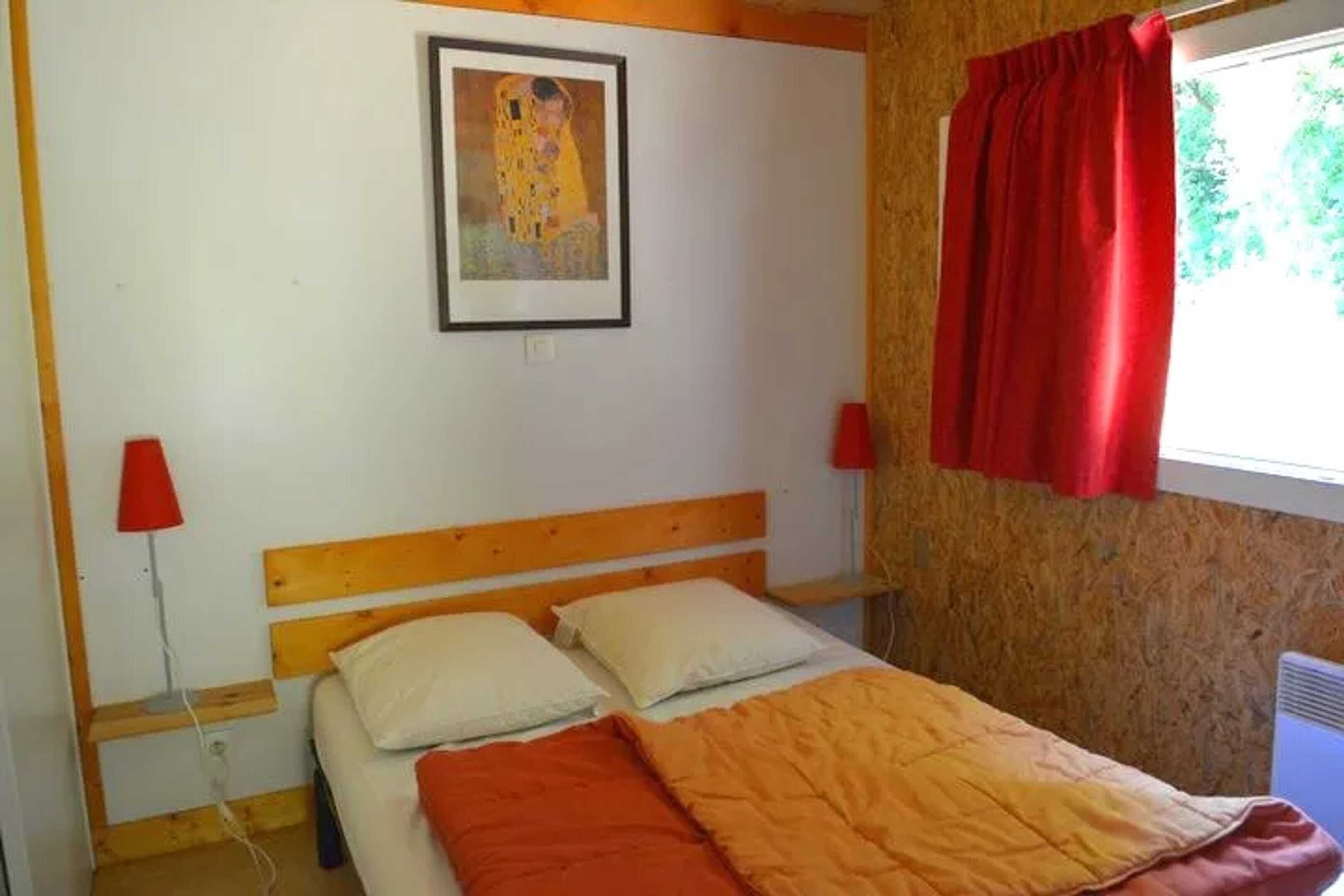 2 chambres, fer et planche à repasser