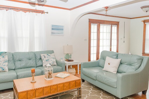 TV, DVD player, books, stereo