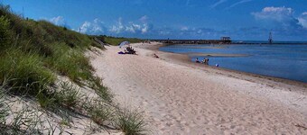 Sisters 3 by the Sea, 400 Feet To The Beach
