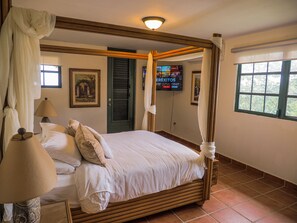 4 bedrooms, travel crib, free WiFi, bed sheets