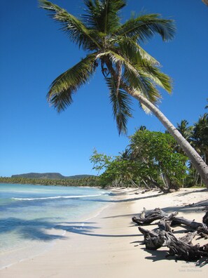 Beach nearby, white sand, sun-loungers, beach umbrellas