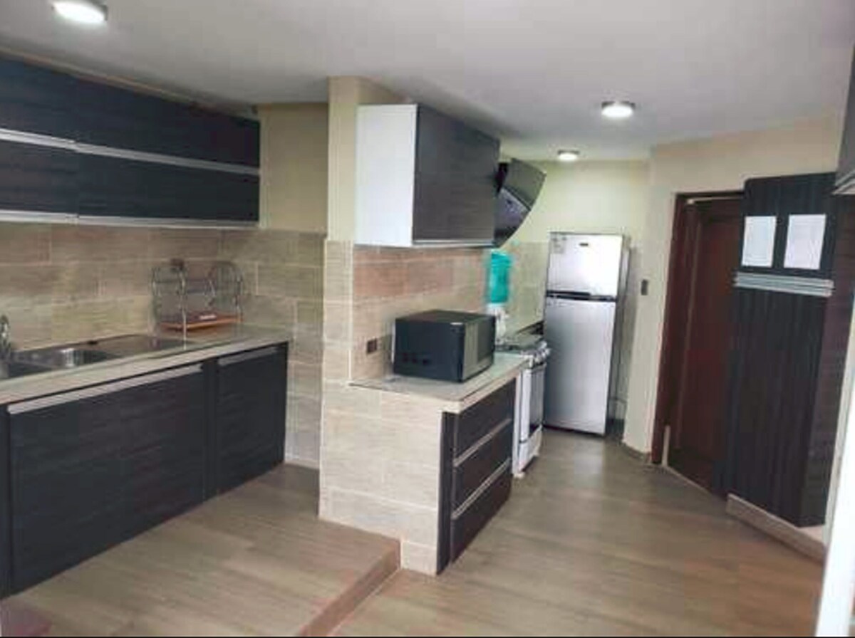 Rumah, 3 kamar tidur | Dapur pribadi | Lemari es besar, microwave, kompor, dan ketel listrik