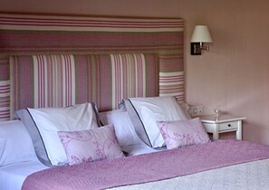 Superior-Doppelzimmer, Bergblick | Zimmersafe, individuell dekoriert, individuell eingerichtet