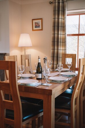 Dining - Inverskilavulin Estate - Maclean House  (Banavie, Fort William)