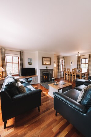 Smart TV, fireplace, offices - Inverskilavulin Estate - Maclean House  (Banavie, Fort William)