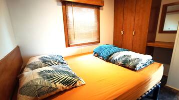 2 bedrooms, travel crib, WiFi (free)