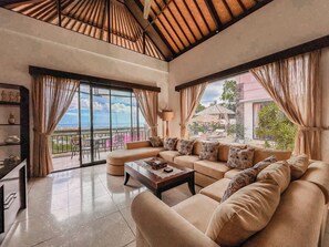 Smart-TV, DVD-Player, Bücher, Stereoanlage