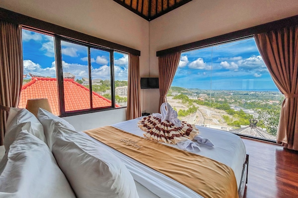 3 habitaciones, caja de seguridad en la habitación y escritorio