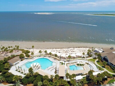 Beachfront 1BR/2BA Villa, Pet Friendly, Stunning Views, Amenity Access included