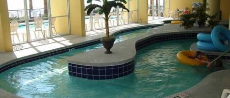 室內泳池、室外泳池