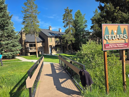 Ski in / out paras sijainti SURE!  4B + parvi 4ba. Cedars-eturivi, kävele kaupunkiin