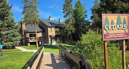 Ski in / out paras sijainti SURE! 4B + parvi 4ba. Cedars-eturivi, kävele kaupunkiin