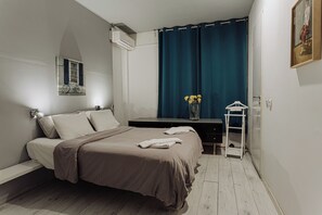 3 bedrooms, soundproofing, iron/ironing board, travel crib