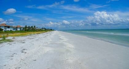 RANNAN ETU, LANAI-NÄKYMÄT, YHTEINEN PÄIVITYS, 2 MIN. Kävele rannalle ja uima-altaalle. COV PARK