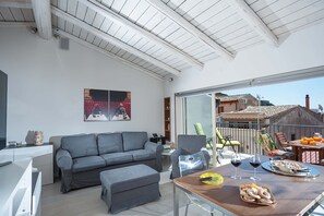 Outdoor dining - Splendid apartment with terrace overlooking Corso Umberto, Taormina, Sycily (Taormina)