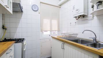 Refrigerador, microondas, horno y cafetera y tetera