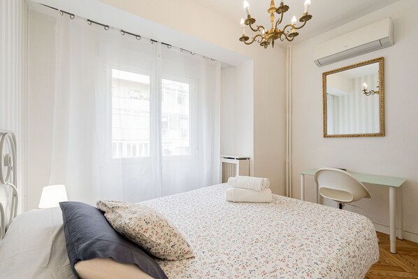 3 chambres, fer et planche à repasser