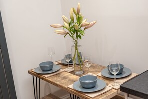 Dining - Spectacular City Centre Apartment. Sleeps up to 4. Brand New!! (Edinburgh)