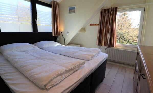 3 chambres, fer et planche à repasser, accès à Internet, literie fournie