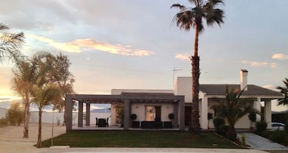 Villa en el campo para 8 personas con piscina privada cerca del mar