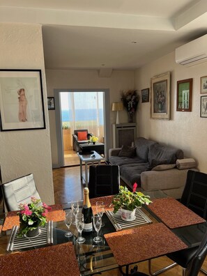 Smart-TV, videospill, DVD-spiller og bøker