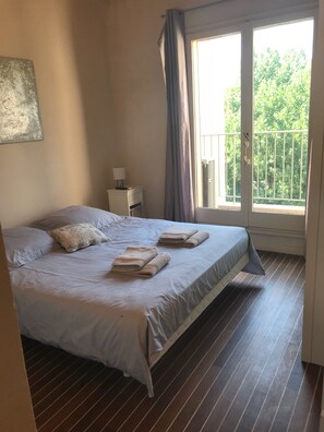 4 多间卧室、隔音、熨斗/熨衣板、上网接入