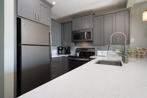 Fridge, microwave, oven, stovetop - 2nd Floor Ocean View Atrium! 5 Stars! Dog Welcome! (Seabrook Island)