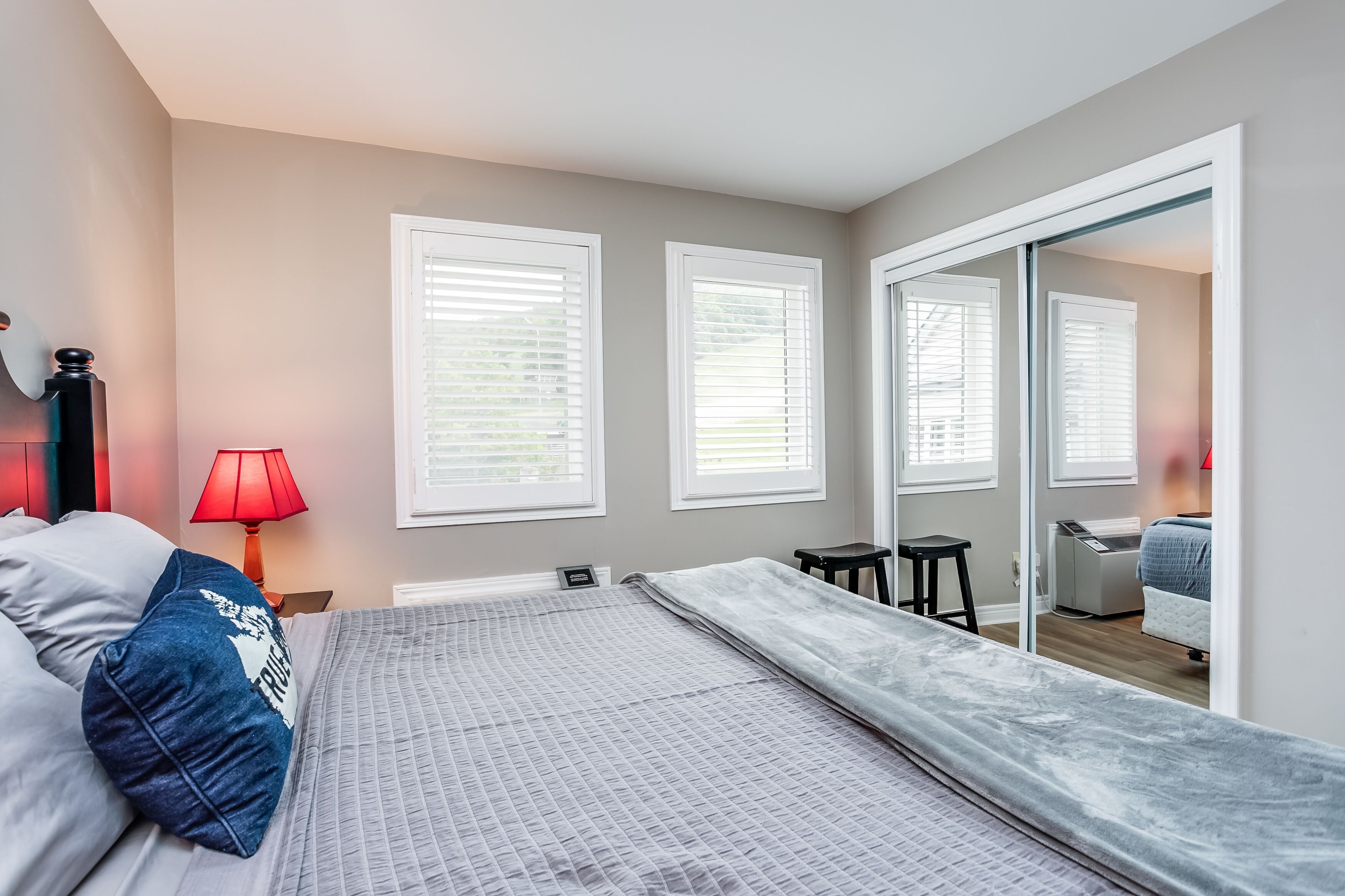 2 habitaciones, tabla de planchar con plancha y wifi gratis 