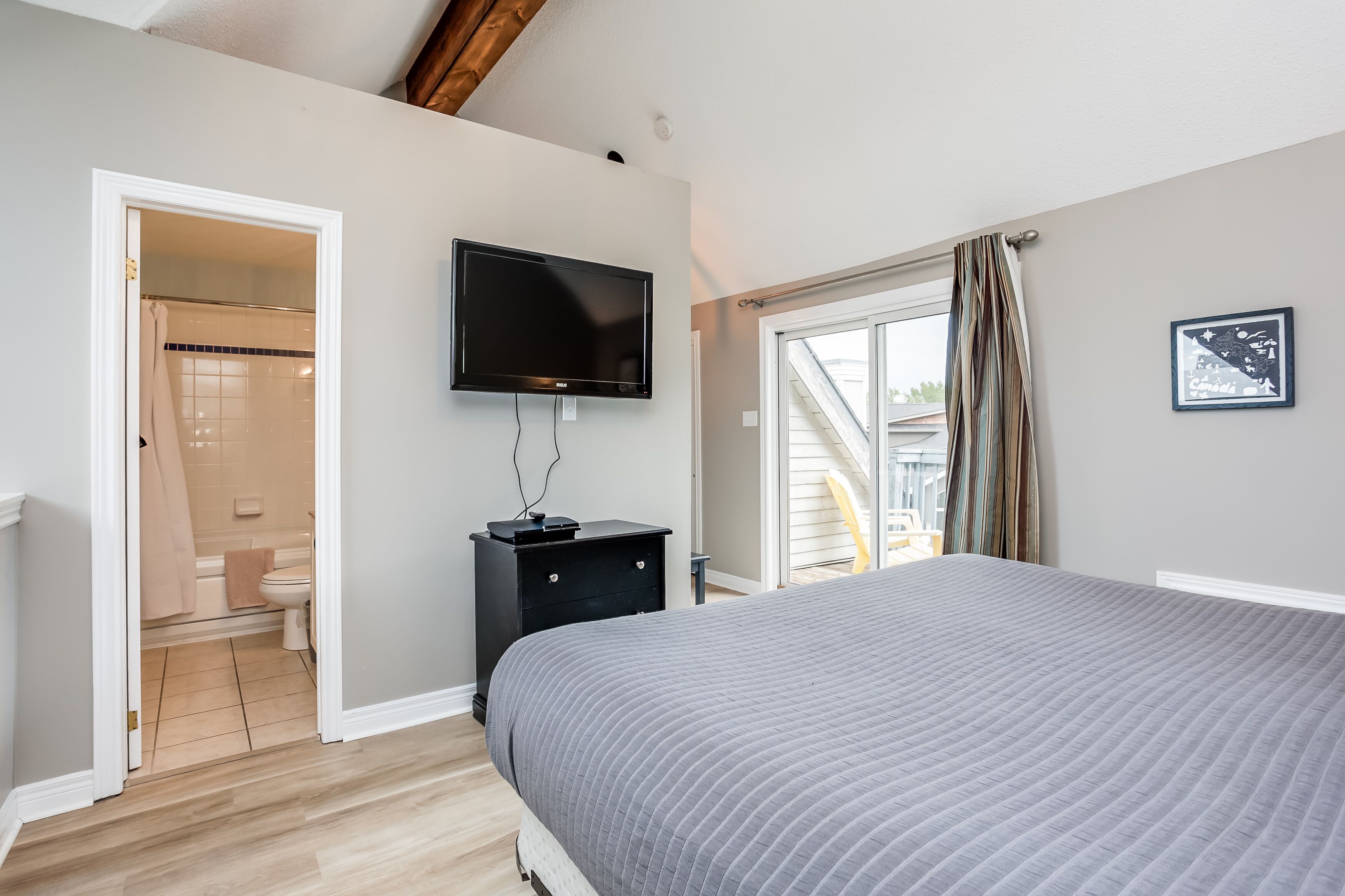 2 chambres, fer et planche à repasser, accès au Wi-Fi (inclus)