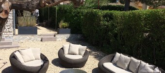 detached house with heated pool in South Luberon village