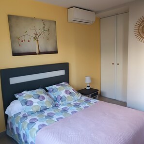 2 bedrooms, iron/ironing board, travel cot, free WiFi