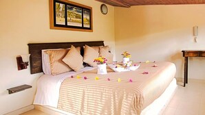 In-room safe, desk, iron/ironing board (on request) - Hotel Calle Principal (Sáchica)