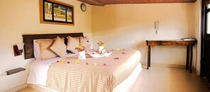 Caja de seguridad en la habitación y escritorio