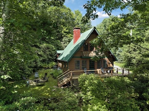 Exterior - Cabin near BR/Boone, fire pit, WIFI, secluded, nearby hikes, and VIEWS!! (Blowing Rock)