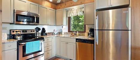 ثلاجة، ميكروويف، فرن، موقد طهي مسطح