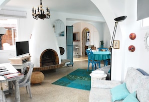 Fernseher, Kamin, DVD-Player, Stereoanlage