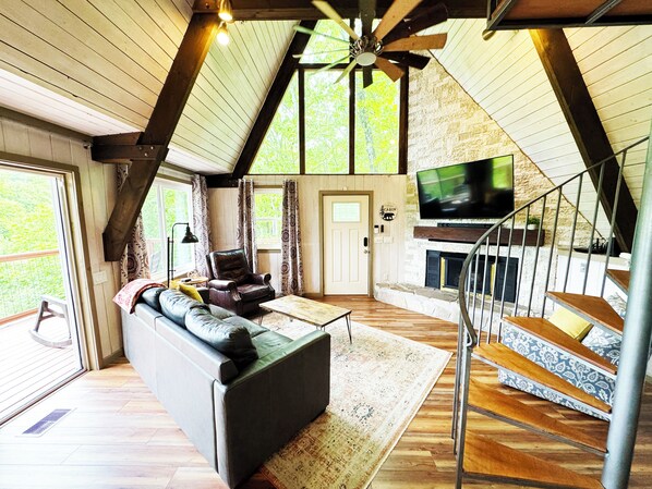  Älytelevisio, takka, DVD-soitin