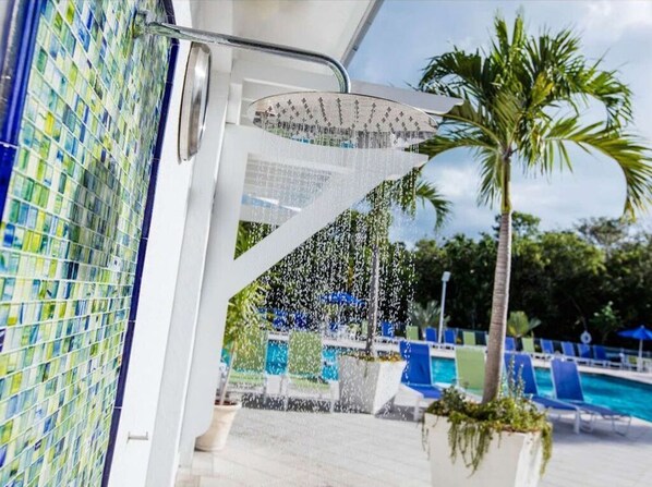 A heated pool - Ocean view condo with balcony/marina view (Tavernier)