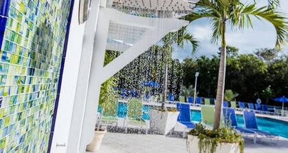 Ocean view condo with balcony/marina view