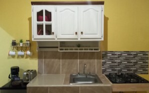 Refrigerador, horno, placa de cocina, cafetera/tetera
