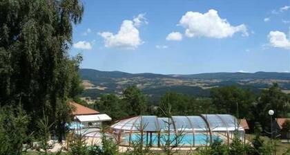 Chalet***, vue panoramique, bien équipé, terrasse privative, piscine couverte..