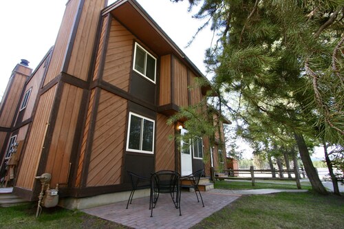 Trails Edge Retreat - West Yellowstone Townhome